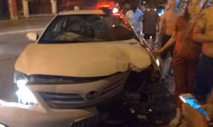 Xe ô tô của đội tuần tra giao thông va chạm với xe máy, một nạn nhân tử vong