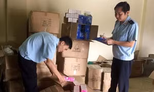 Hải quan cửa khẩu Móng Cái bắt giữ lượng lớn hàng mỹ phẩm nhập lậu