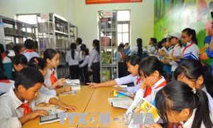 Tủ sách Đinh Hữu Dư: Nước mắt và những nụ cười