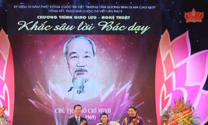 Kỷ niệm 10 năm Cuộc thi viết 'Những tấm gương bình dị mà cao quý'