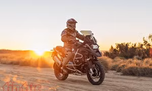 Hàng loạt mô tô phân khối lớn BMW Motorrad giảm giá đến gần 200 triệu đồng