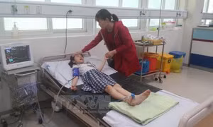 Quảng Ngãi: 19 học sinh tiểu học nhập viện nghi do ngộ độc thực phẩm 