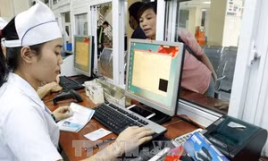 Khám chữa bệnh trái tuyến có được hưởng quyền lợi tham gia BHYT 5 năm liên tục?