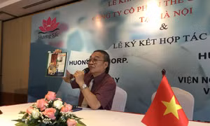 Ra mắt sách ảnh song ngữ 'Đại tướng Võ Nguyên Giáp trong lòng dân' của Nhà báo Trần Tuấn
