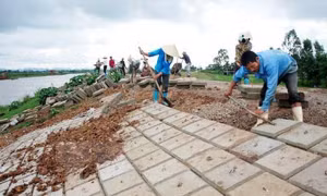 Dự án kè bờ sông Hà Thanh thi công 'ì ạch'