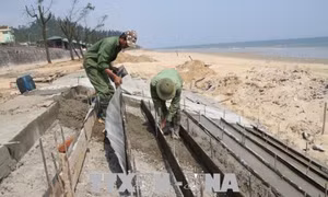 Hà Tĩnh khắc phục khẩn cấp kè biển khu du lịch Thiên Cầm 