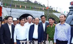 Thủ tướng Nguyễn Xuân Phúc thăm hầm đường bộ Đèo Cả