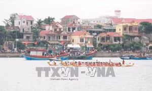 Nô nức lễ hội đua thuyền truyền thống trên sông Nhật Lệ