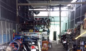 Bị lưới điện cao áp phóng điện, một người dân ở Cà Mau bị thương nặng