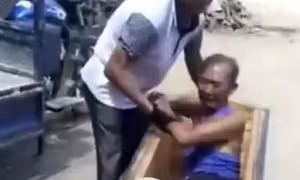Người dân Giang Tây (Trung Quốc) bất bình vì bị tịch thu quan tài