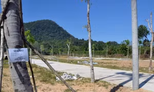 Công thổ quốc gia không phải vườn nhà của ai đó