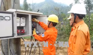 Làng tái định cư vùng sạt lở núi huyện Nam Trà My có điện sinh hoạt