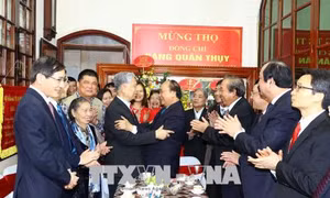 Thường trực Chính phủ mừng thọ Trung tướng Đặng Quân Thụy