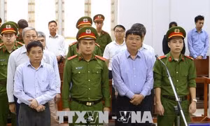 Phiên tòa xét xử vụ góp vốn 800 tỷ đồng vào OceanBank: Bị cáo Đinh La Thăng bị tuyên án 18 năm tù