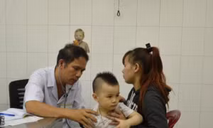 Nắng nóng, trẻ bú bình có nguy cơ tiêu chảy cao hơn