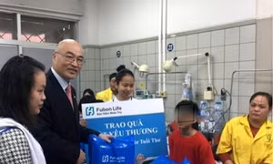 Fubon Life Việt Nam: Yêu thương, chia sẻ mang mùa Xuân đến với bệnh nhi