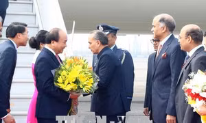 Thủ tướng Nguyễn Xuân Phúc đến New Delhi, bắt đầu tham dự Hội nghị Cấp cao ASEAN - Ấn Độ 