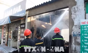 Cháy nhiều ki ốt do thắp hương