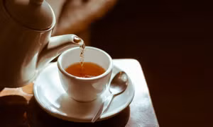 Tại sao người hút thuốc lá, uống rượu không nên dùng trà nóng?