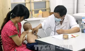 Cảnh báo việc cho trẻ uống thuốc hạ sốt quá liều 