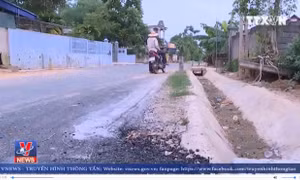 Đường trăm tỷ vừa làm xong đã hỏng?