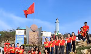 Lễ chào cờ đầu năm mới 2018 đầu tiên trên đất liền Việt Nam