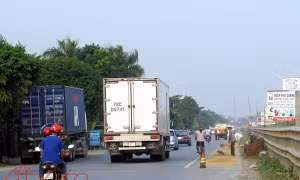 Báo động tình trạng phơi thóc, nông sản gây cản trở giao thông 