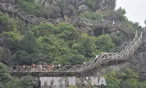 Tháo dỡ công trình xây dựng trái phép tại khu vực Tràng An cổ ở Ninh Bình