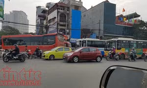 Ngày 26 Tết, ùn tắc giao thông tại các bến xe tới ‘cửa ngõ’ ra vào Hà Nội bất kỳ lúc nào 