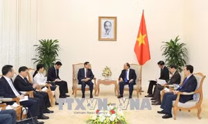 Thủ tướng Nguyễn Xuân Phúc tiếp Chủ tịch Khu tự trị dân tộc Choang, tỉnh Quảng Tây, Trung Quốc