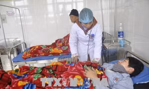 Người dân Sa Pa gồng mình chống chọi với giá rét 