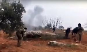 Video phi công Nga lái Su-25 tự sát bằng lựu đạn khi bị phiến quân bao vây
