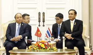 Thủ tướng Nguyễn Xuân Phúc gặp Thủ tướng Thái Lan Prayut Chan-ocha