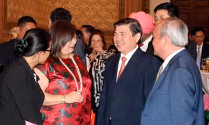 TP. Hồ Chí Minh gặp mặt các cơ quan đại diện nước ngoài