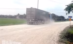 'Né' trạm thu phí cầu Yên Lệnh, xe tải "băm nát' nhiều đoạn Quốc lộ 38B