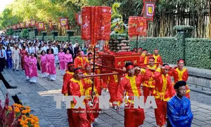 Lễ dâng cúng bánh tét Quốc tổ Hùng Vương