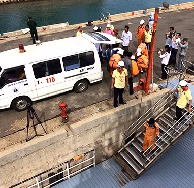 Thuyền viên cuối cùng trong vụ chìm tàu được cứu thoát ảnh 1