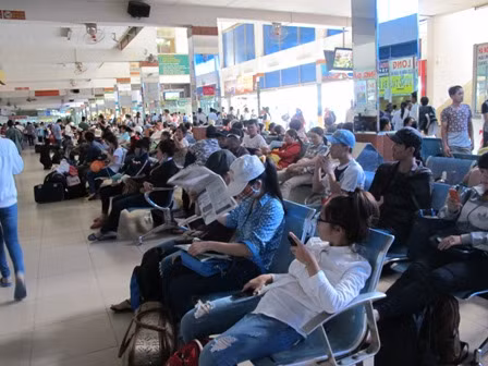 TP Hồ Chí Minh: Người dân ùn ùn về quê trong kì nghỉ Lễ 2/9 ảnh 2