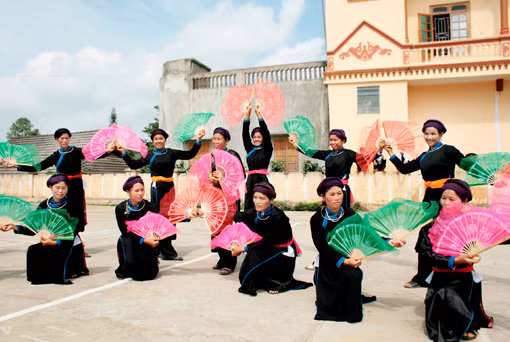 “Truyền lửa” nhịp xòe Na Hối ảnh 1