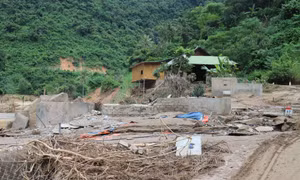 Giải quyết nơi ở cho hàng nghìn người dân bị nhà 'treo' sau lũ