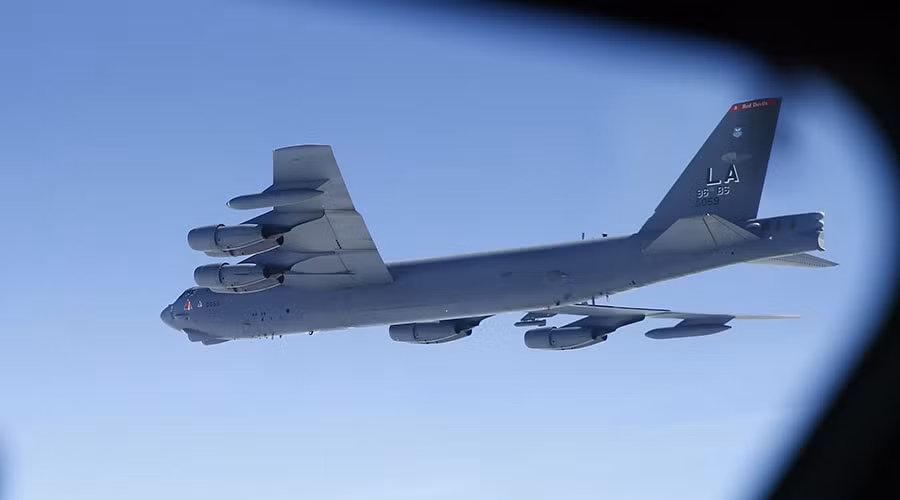 Chiến đấu cơ Su-27 Nga chặn đầu 'pháo đài bay' B-52 Mỹ trên Biển Baltic ảnh 1