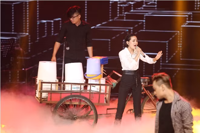 Chung kết The Voice 2017: Hiền Hồ thoát khỏi mọi e ngại, hát tự tại ca khúc 'Đời' ảnh 6