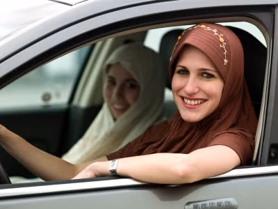 Hoàng tử Saudi Arabia: Phụ nữ lái xe cũng giống cưỡi lạc đà ảnh 2