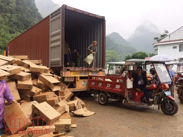 Căng sức chống buôn lậu - Bài 3: Huy động tổng thể các lực lượng chống buôn lậu ảnh 2