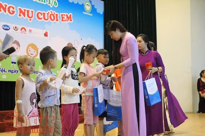 'Thắp sáng nụ cười em' tại Viện Huyết học - Truyền máu trung ương ảnh 8