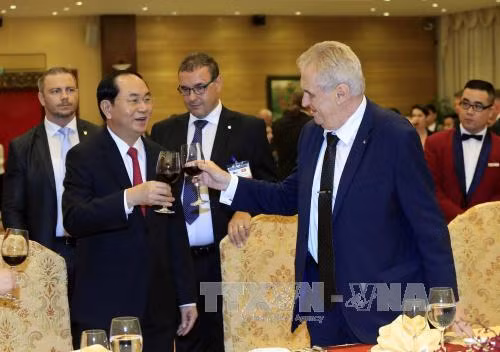 Tổng thống Cộng hòa Séc và Phu nhân kết thúc chuyến thăm cấp Nhà nước tới Việt Nam ảnh 1