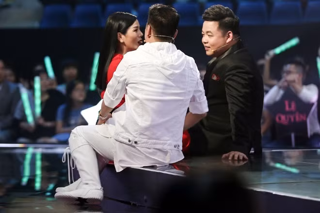 Thần tượng Bolero vòng bán kết: Đàm Vĩnh Hưng nằm dài trên sân khấu xem Ngọc Sơn nhảy ảnh 7