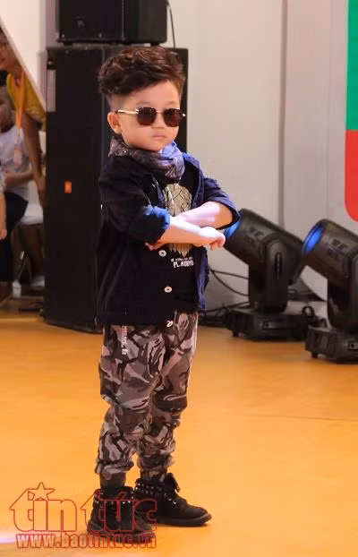 Ngắm các 'siêu mẫu nhí' nhí nhảnh trên sàn catwalk ảnh 2