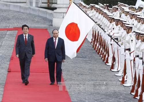 Thủ tướng Nguyễn Xuân Phúc hội đàm với Thủ tướng Nhật Bản Shinzo Abe ảnh 1