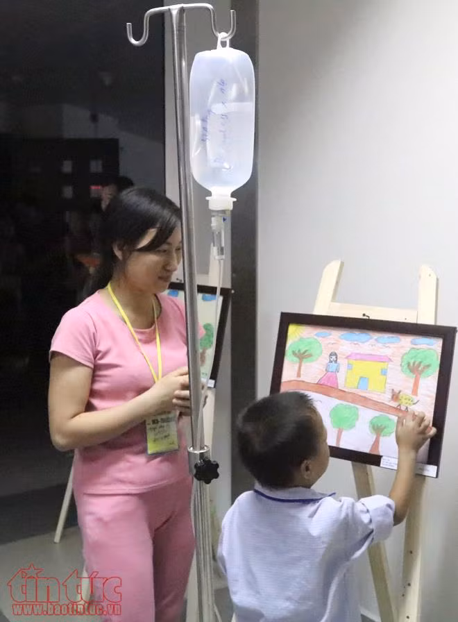 'Thắp sáng nụ cười em' tại Viện Huyết học - Truyền máu trung ương ảnh 4